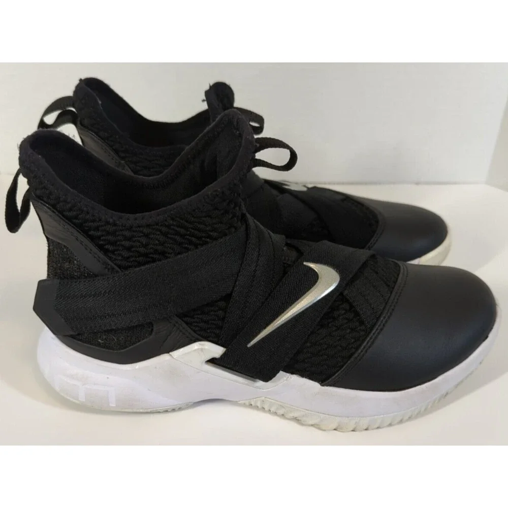 Nike LeBron‎ Soldier 12 basketball shoes Mens size 5.5, black and white